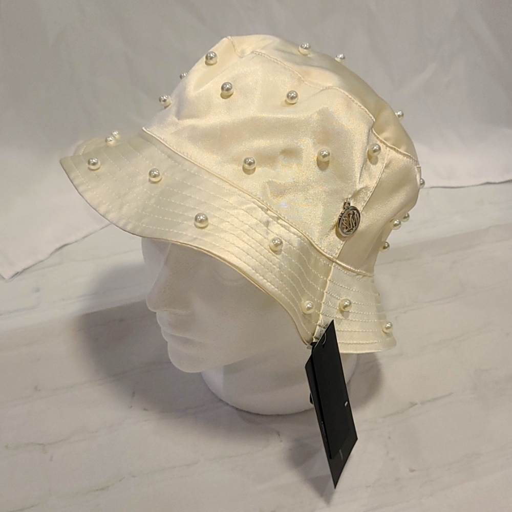 NWT Steve Madden White Canvas Bucket Hat With Pearls